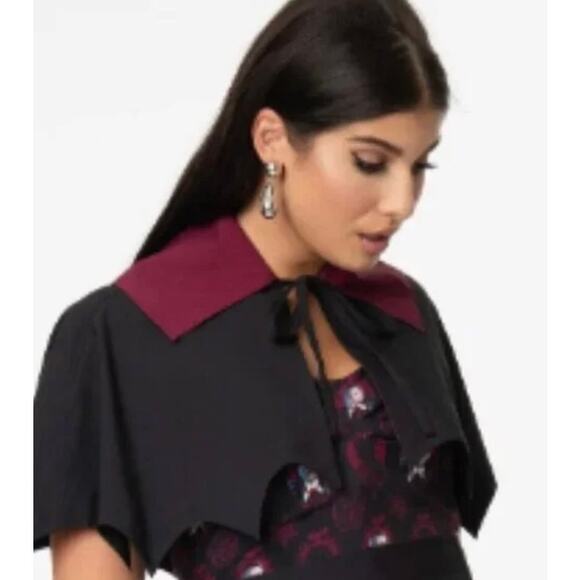 Unique Vintage Halloween Dracula Cape Burgundy and Black Sz M NWOT #0253 - Picture 1 of 2